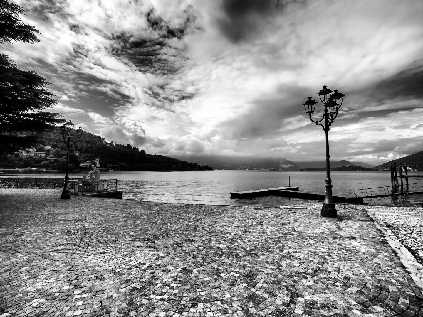 Lungolago di Laveno