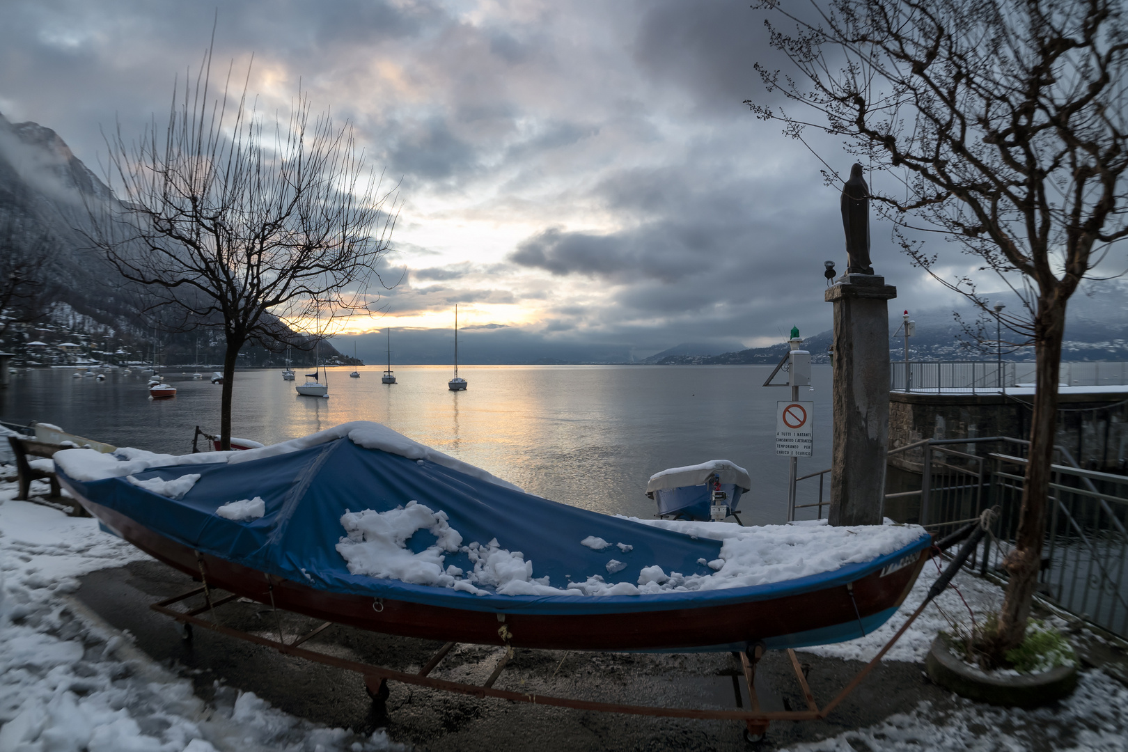 Lungolago, neve e sole