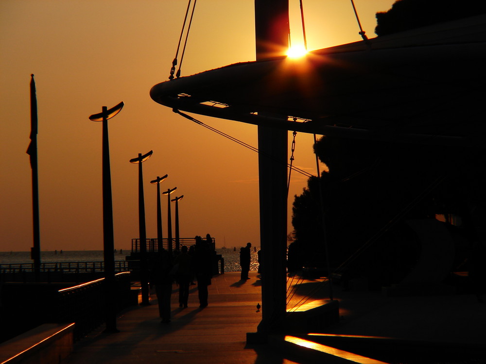 Lungomare al tramonto