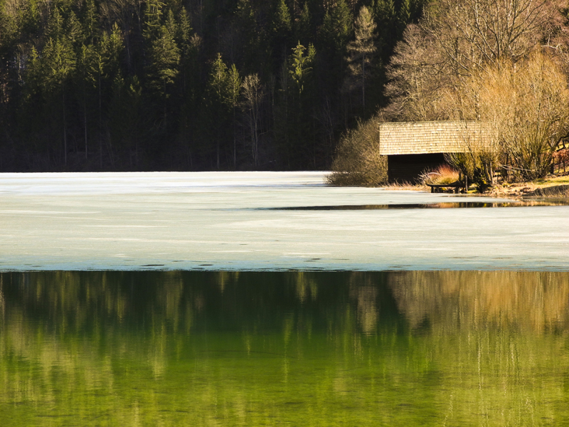 "Lunzer See noch halb vereist"