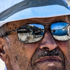 L'uomo che guarda il mare