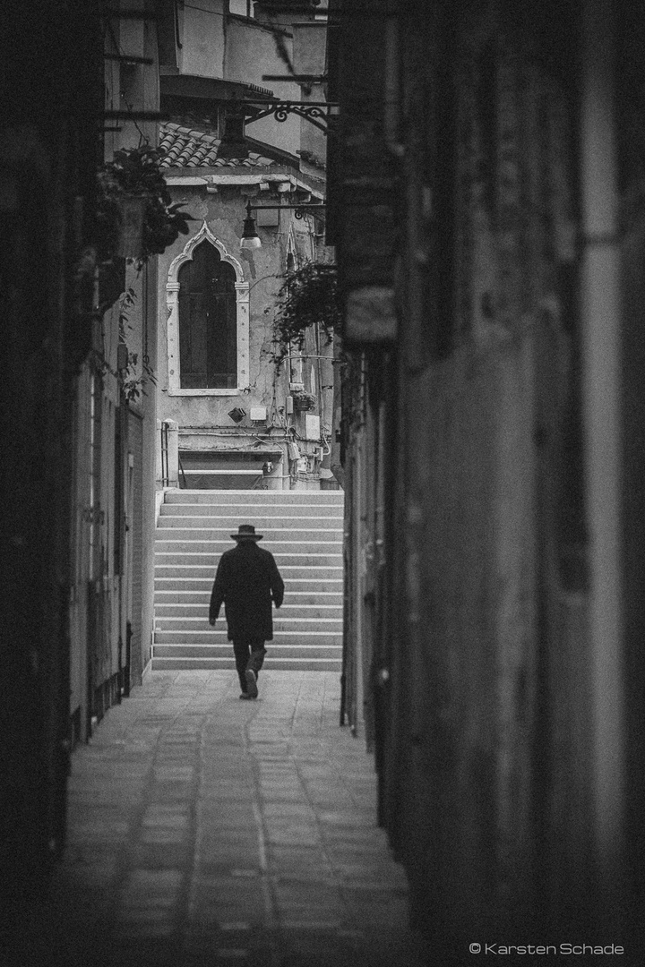 L'uomo con il cappello