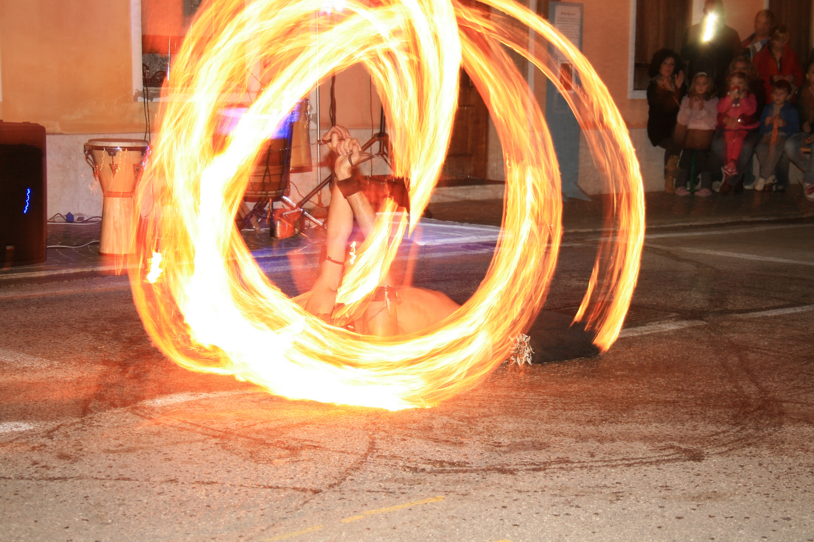 l'uomo del fuoco (artisti per strada)