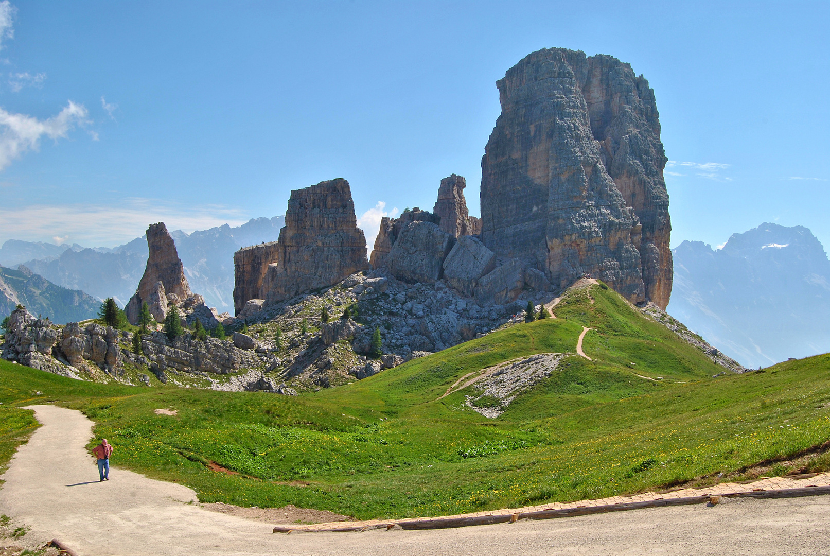 L'uomo fra i Giganti Di Pietra: Le Cinque Torri