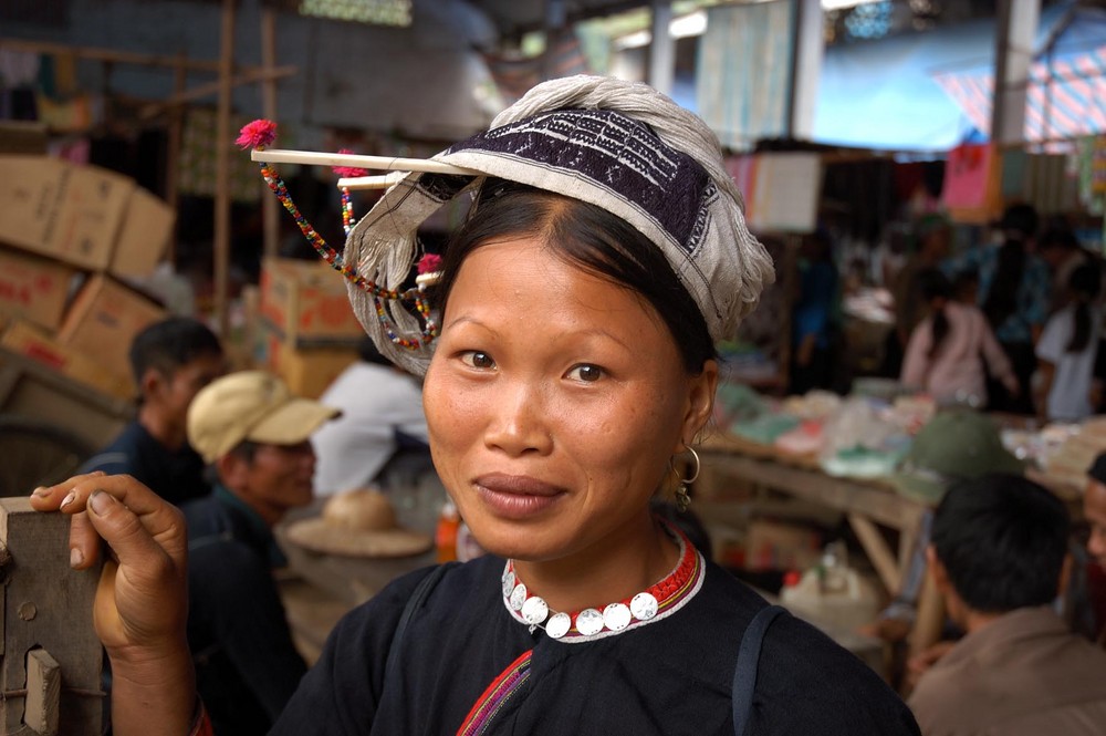 Luong woman at Bac Lam market - Northwest Vietnam