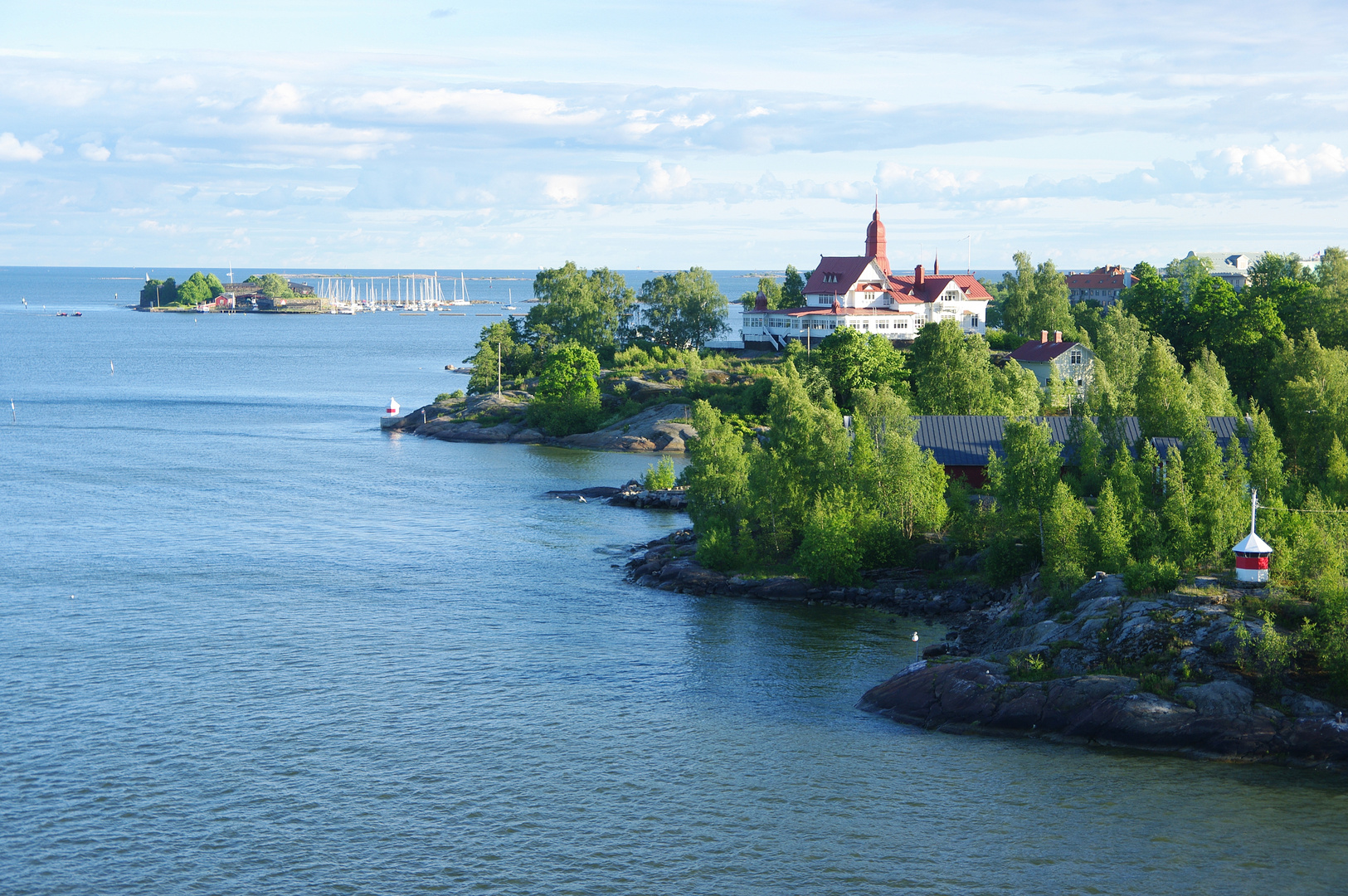 Luoto / Klippan in der Hafeneifahrt von Helsinki