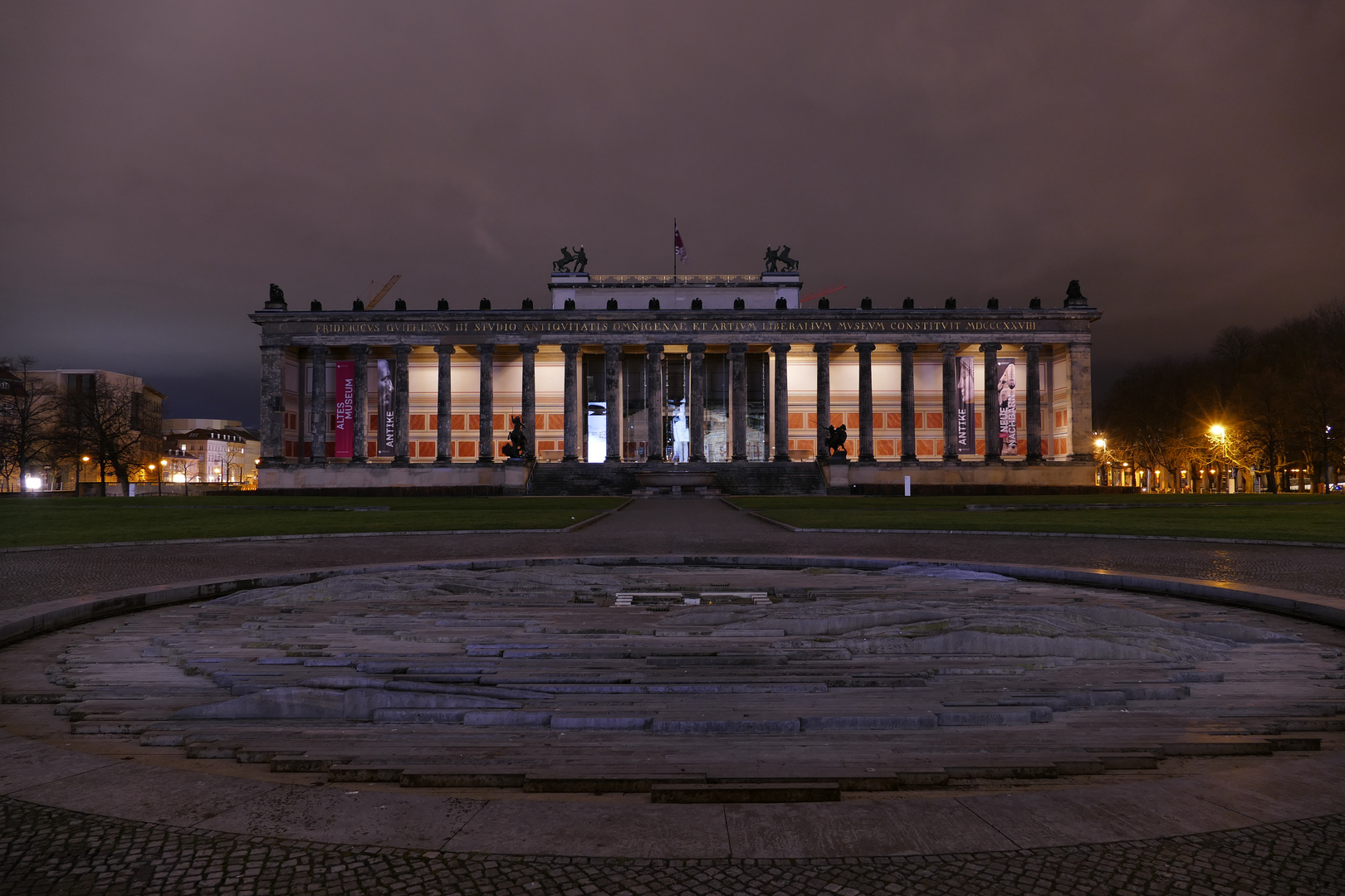 Lustgarten bei Nacht mit Ansicht auf Altes Museum