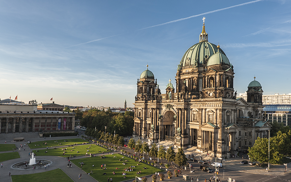 Lustgarten mit Berliner Dom.