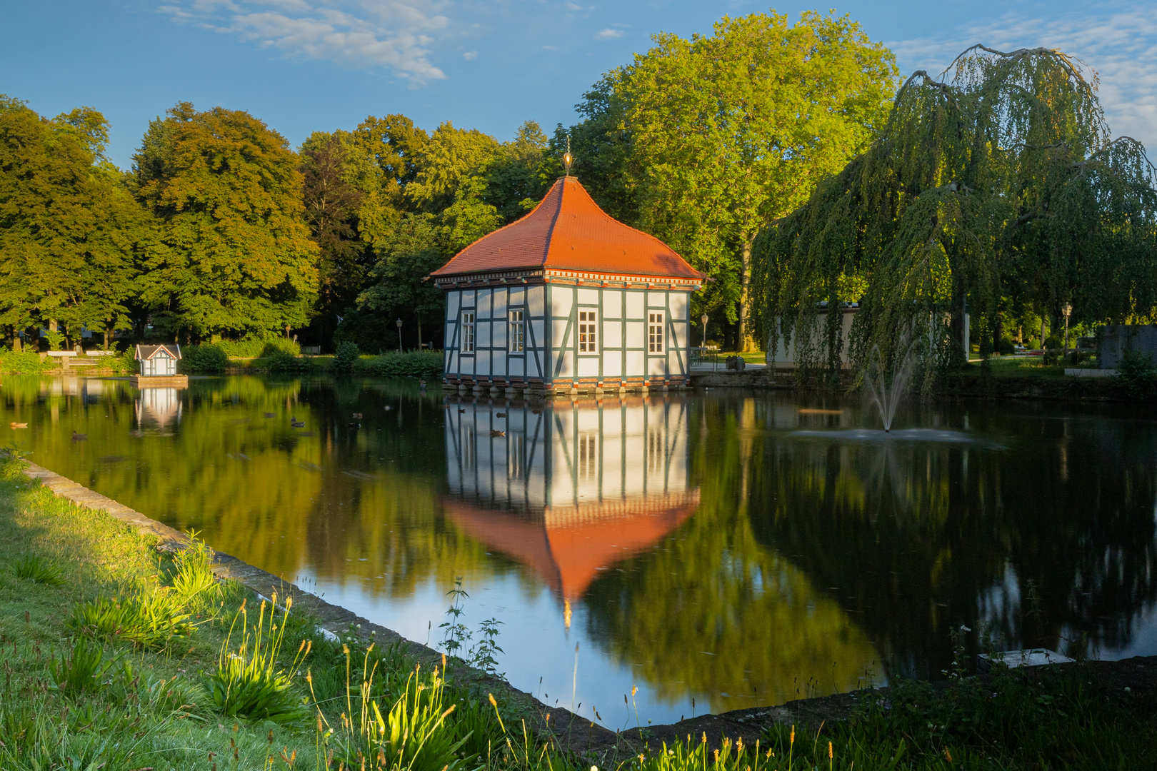 Lusthaus in der Abendsonne