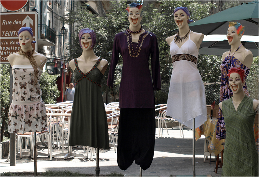 lustige Mannequins in Avignon