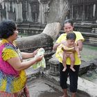 Lustige Szene in einer Tempelanlage - Angkor-Wat