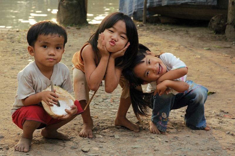 Lustige vietnamesische Kinder