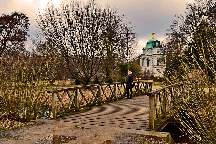 LUSTSCHLÖSCHEN IM SCHLOSSPARK