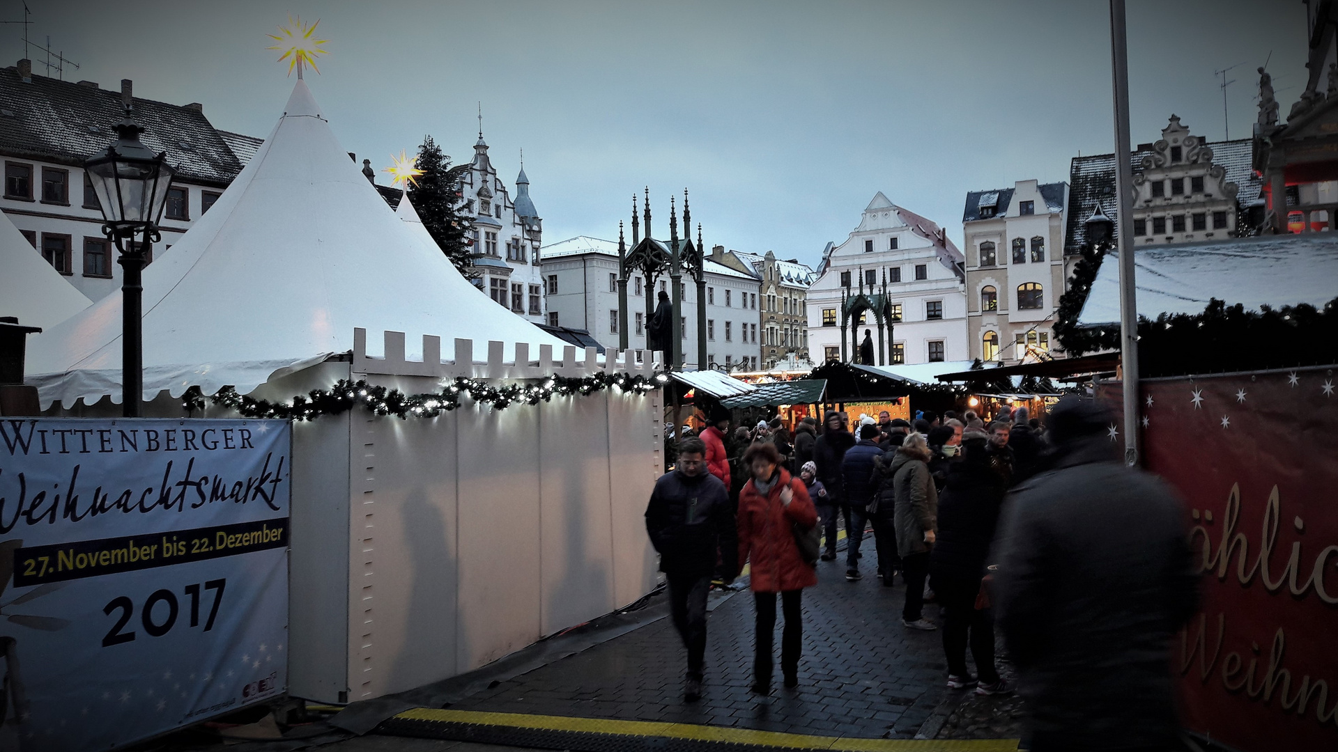 Lutherstadt Wittenberg :Weihnachtsmarkt Richtung Schloßkirche