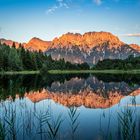 Luttensee zum Sonnenuntergang mit Alpenglühen am Karwendel