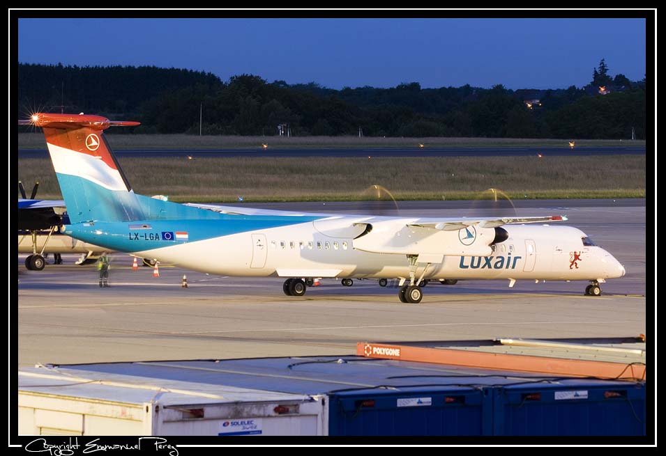 Luxair Dash 8-Q402 by night