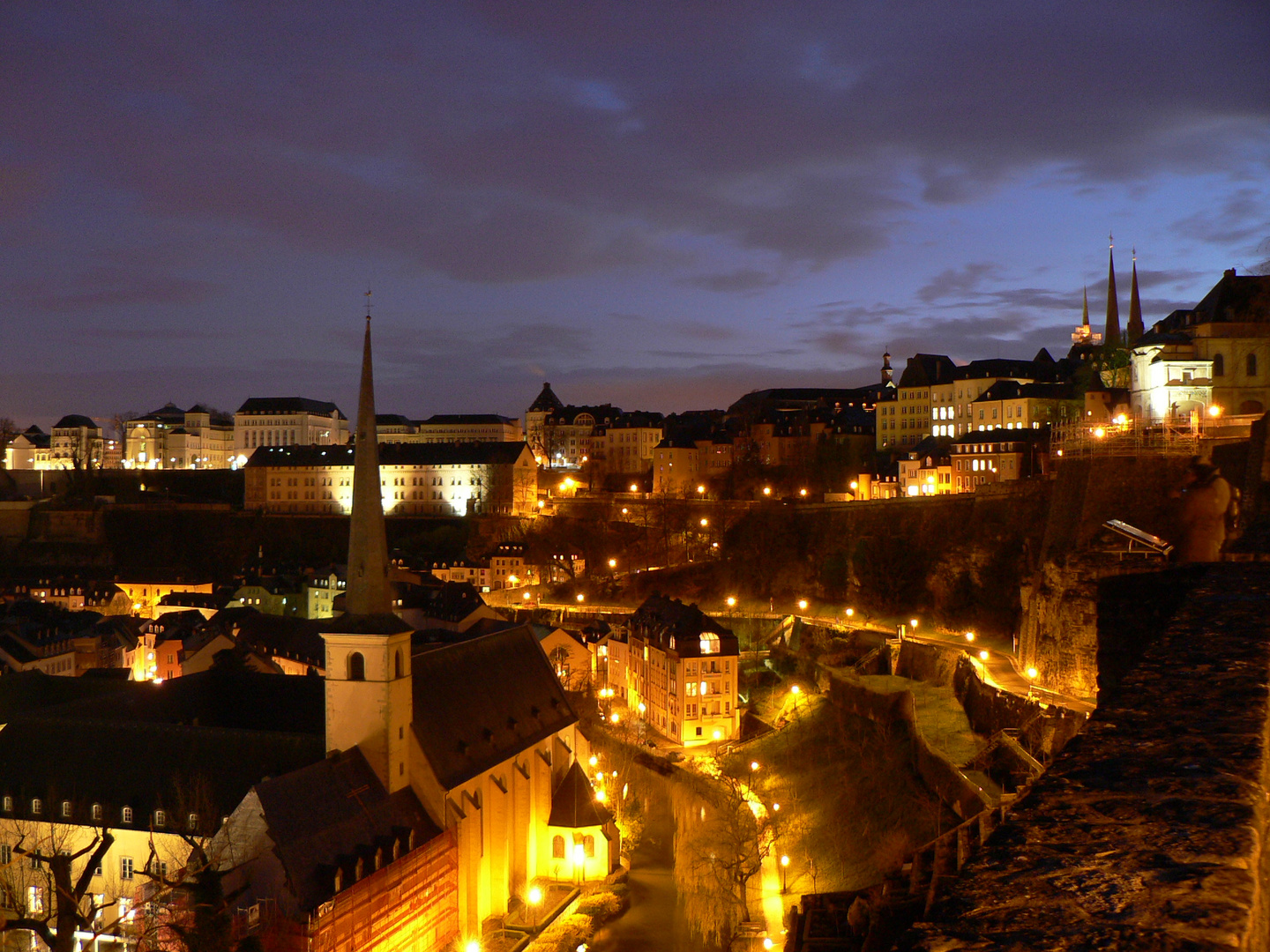 Luxembourg bei Nacht