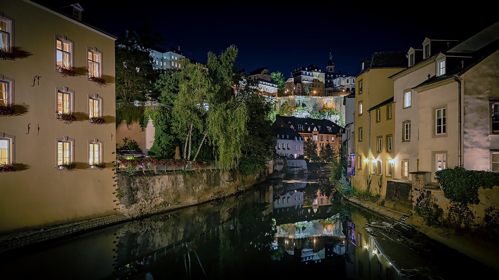 Luxemburg Stadt by night