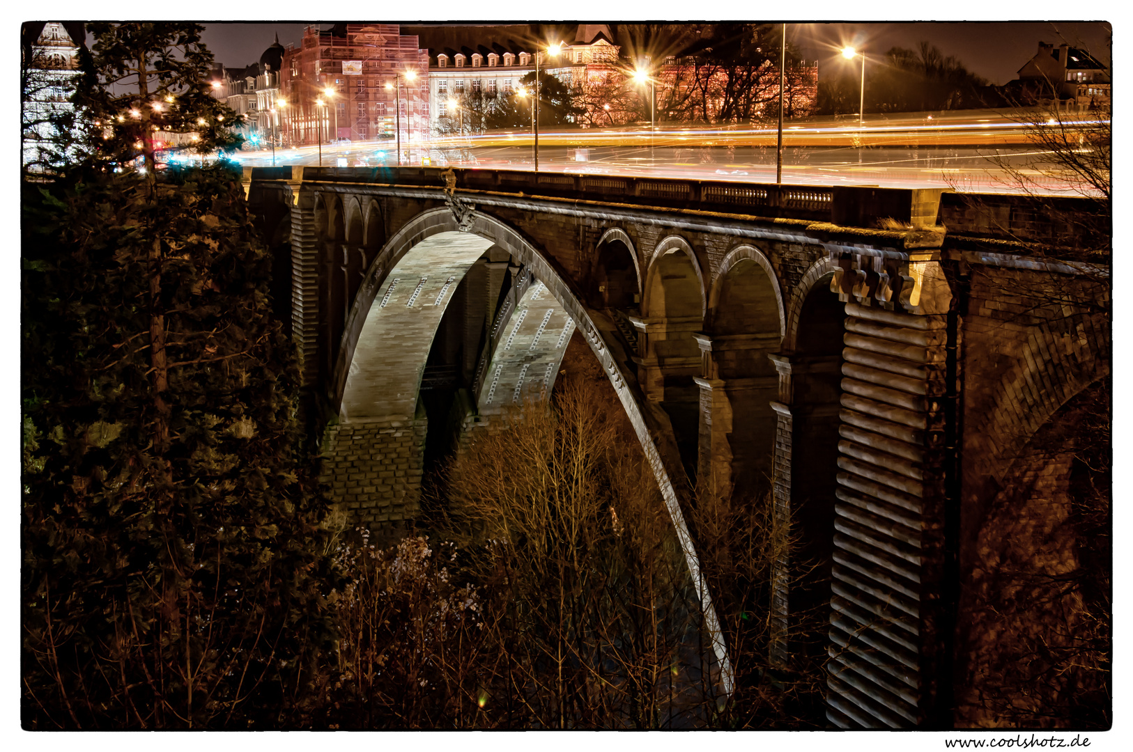 Luxemburger Brücke bei Nacht