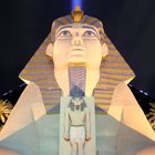 Luxor bei Nacht