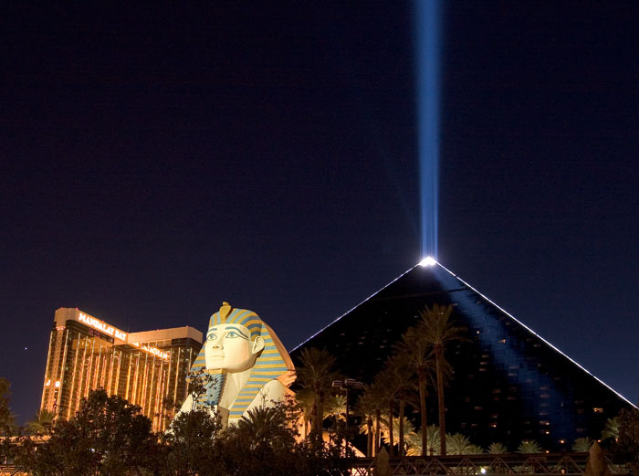Luxor bei Nacht