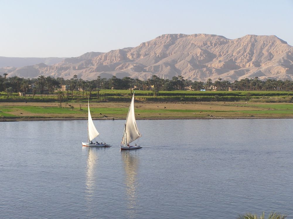 Luxor mit Blick auf das Tal der Könige