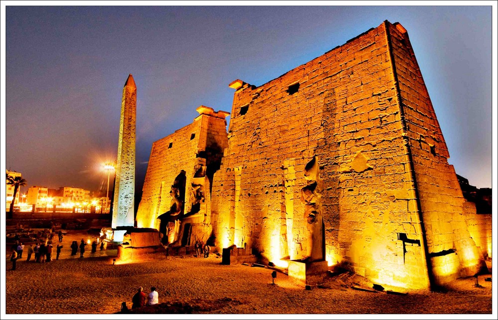 Luxor Tempel bei Nacht