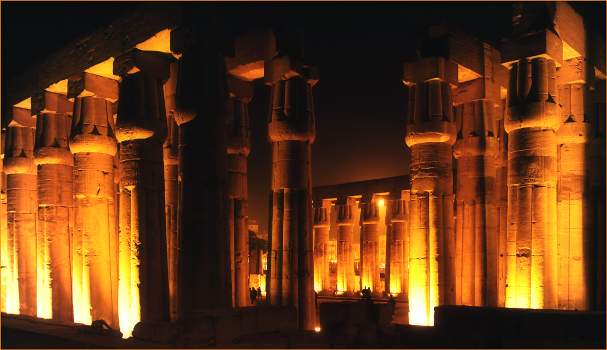 LUXOR TEMPEL BY NIGHT