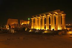 Luxor Tempel by night