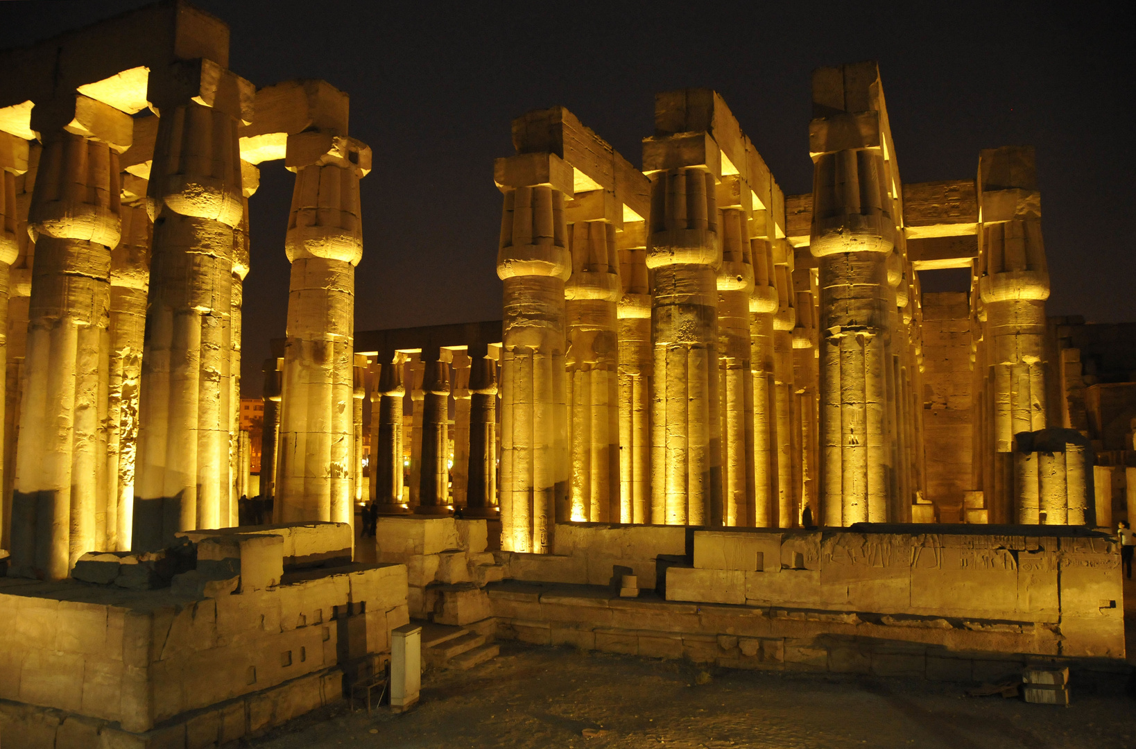 Luxortempel bei Nacht