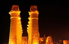 LUXORTEMPEL BEI NACHT-SÄULENGANG DETAIL