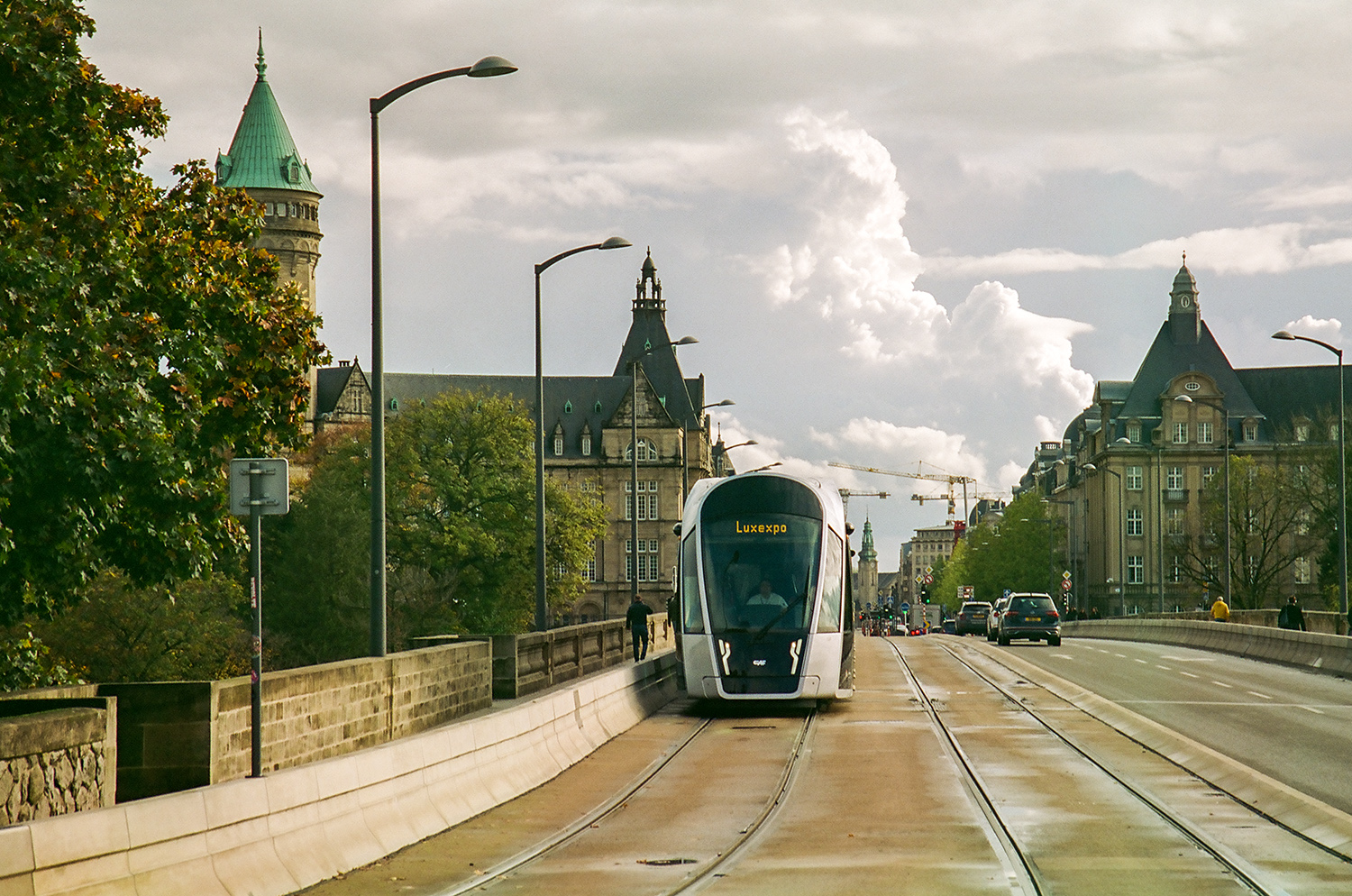 LuxTram in der Avenue de la Liberté