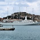 Luxus Hochsee Segelschiff im Hafen Portoferraio (Elba)