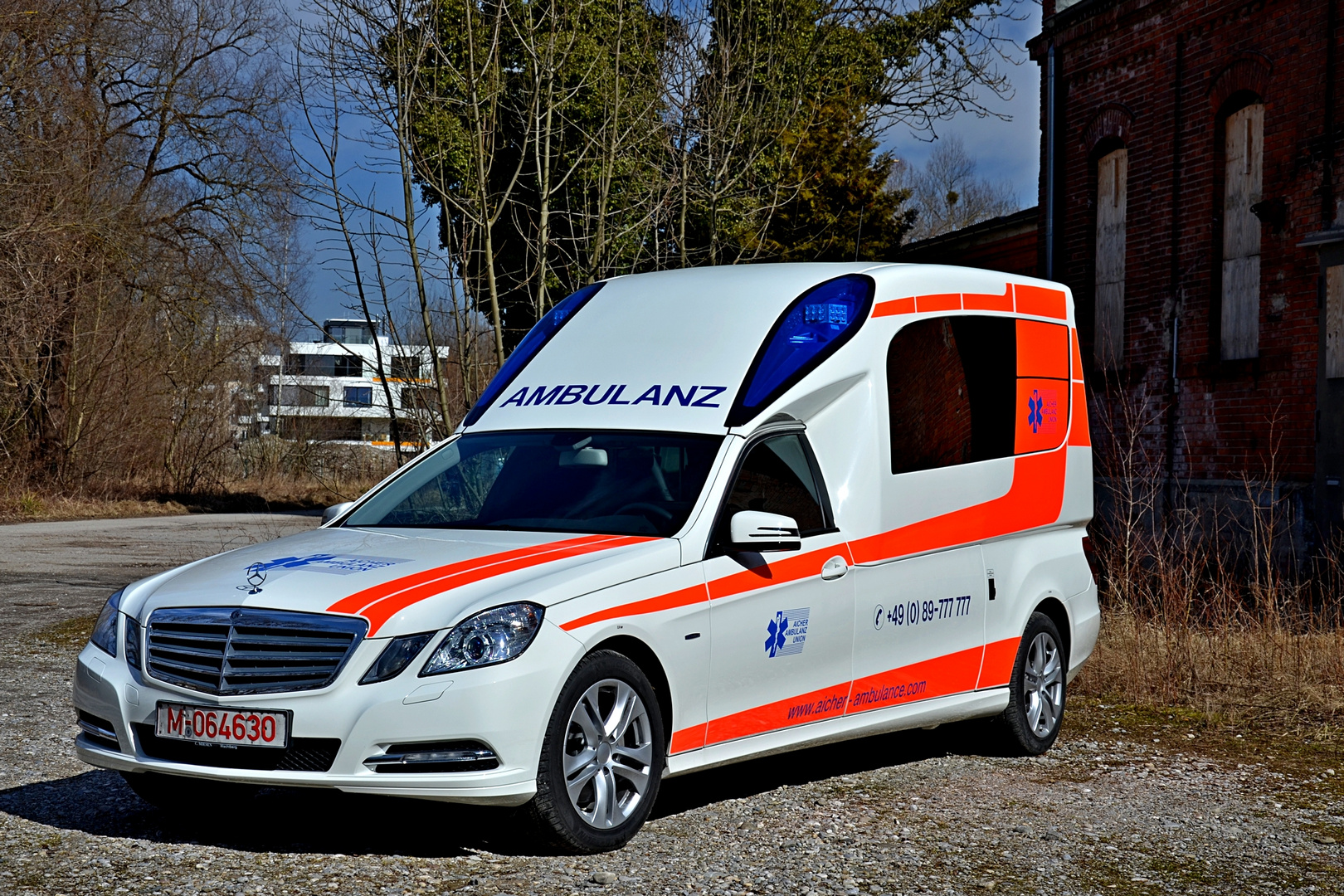 Luxus-Krankenwagen Foto & Bild  autos & zweiräder, feuerwehr- &  polizeifahrzeuge, verkehr & fahrzeuge Bilder auf fotocommunity