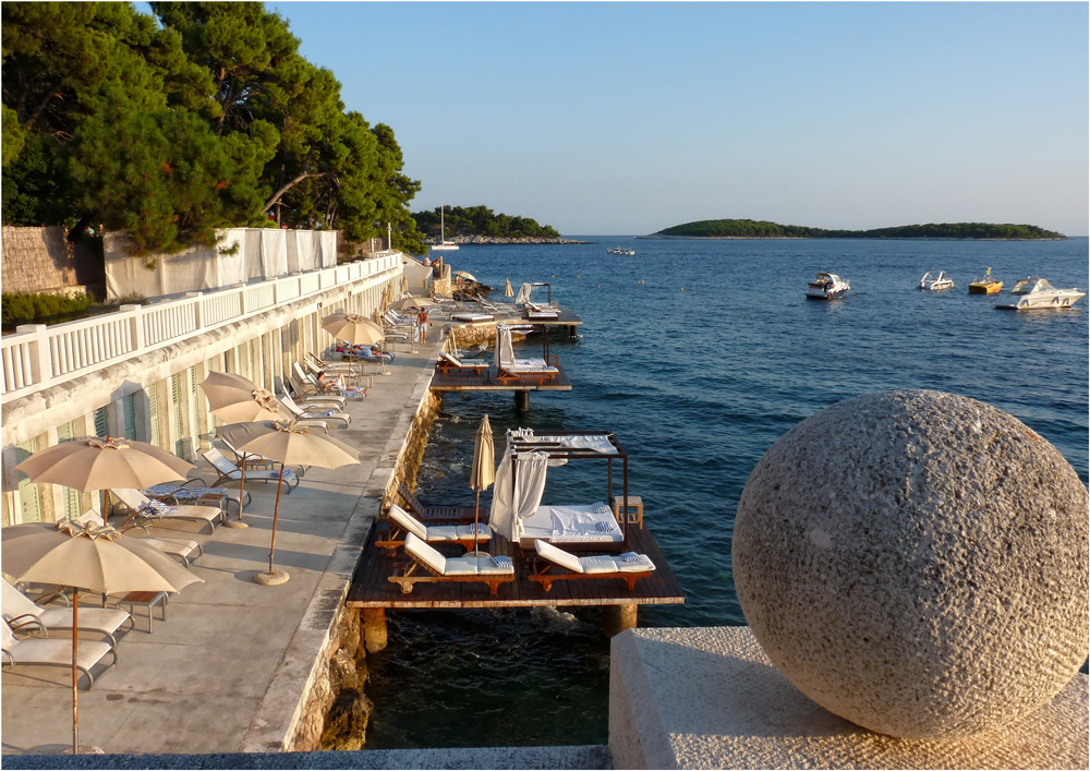 LUXUS STRAND MIT MASSAGE LIEGEN