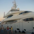 Luxusyacht im Hafen