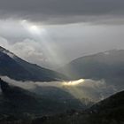 LUZENAC (09.ARIEGE)par temp de pluie sous un rayon de soleil