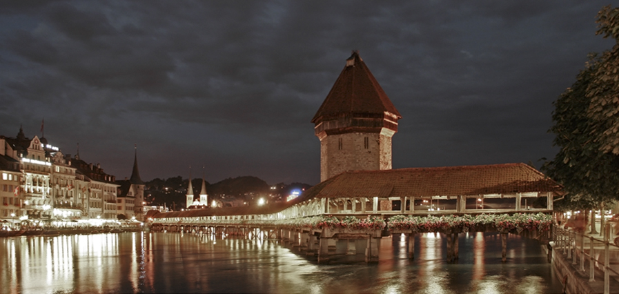 Luzern am Abend (Kapellbrücke)