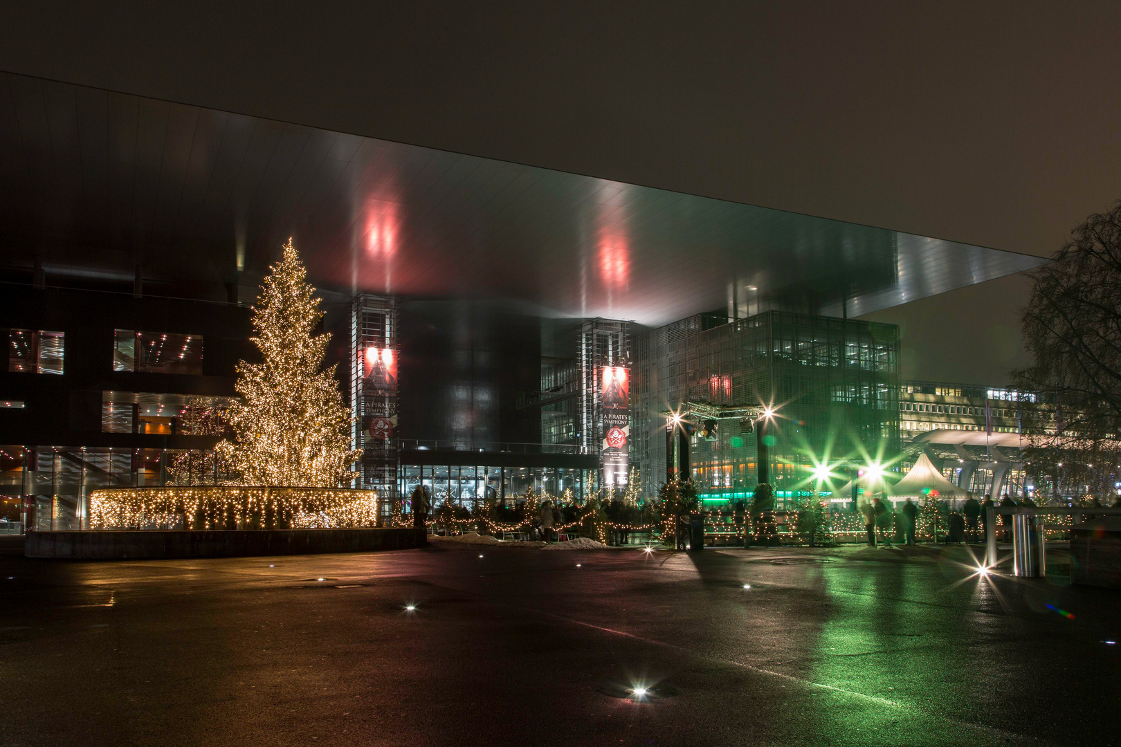 Luzern, Kultur. und Kongresszentrum in Adventstimmung