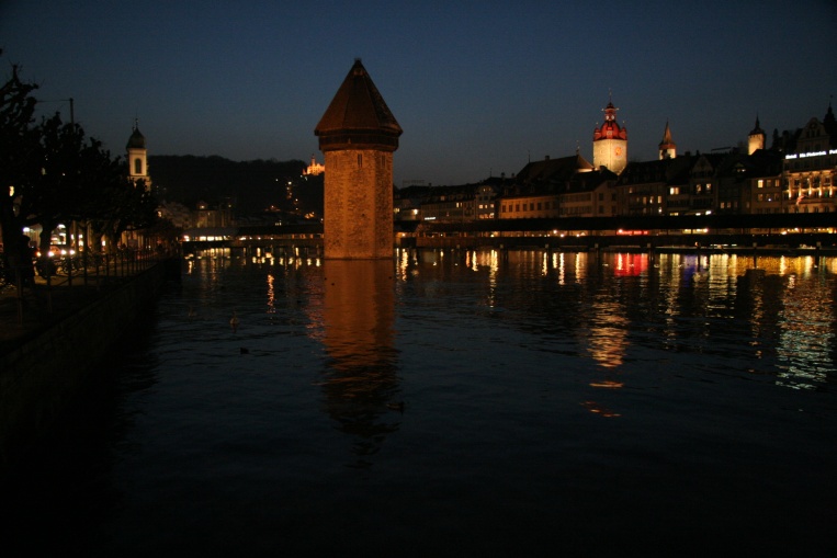 Luzern mit Jesuitenkirche, Wasserturm, Kapelbrücke, Museggtürmen