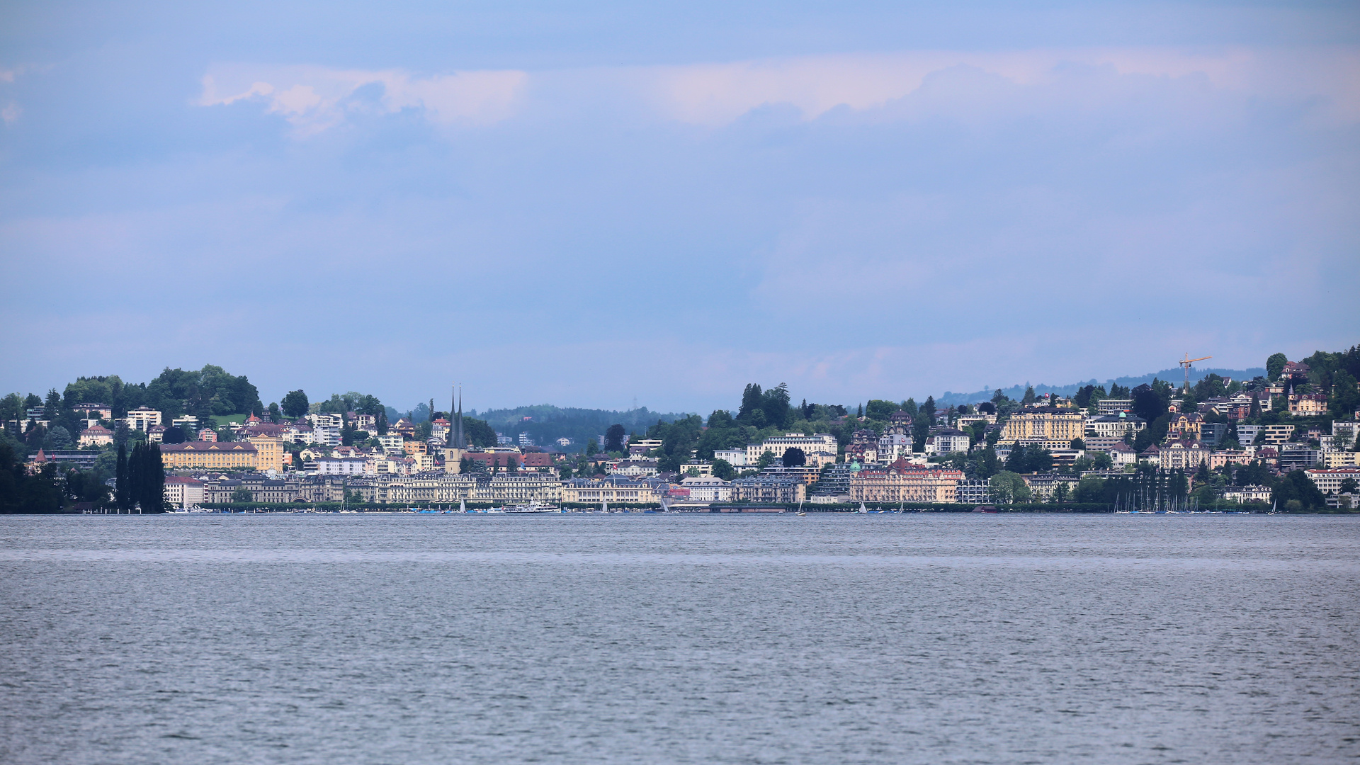 Luzern vom Schiff aus gesehen.