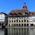 Luzerns Rathaus mit der Kornschütte neben der Rathausbrauerei ...