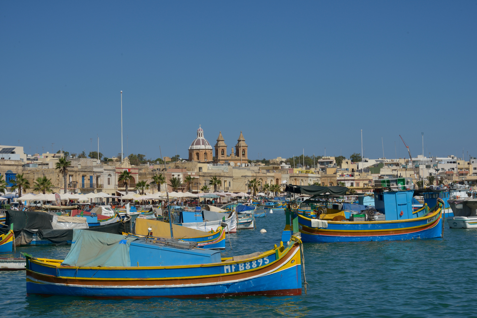 Luzzos im Hafen von Marsaxlokk auf Malta