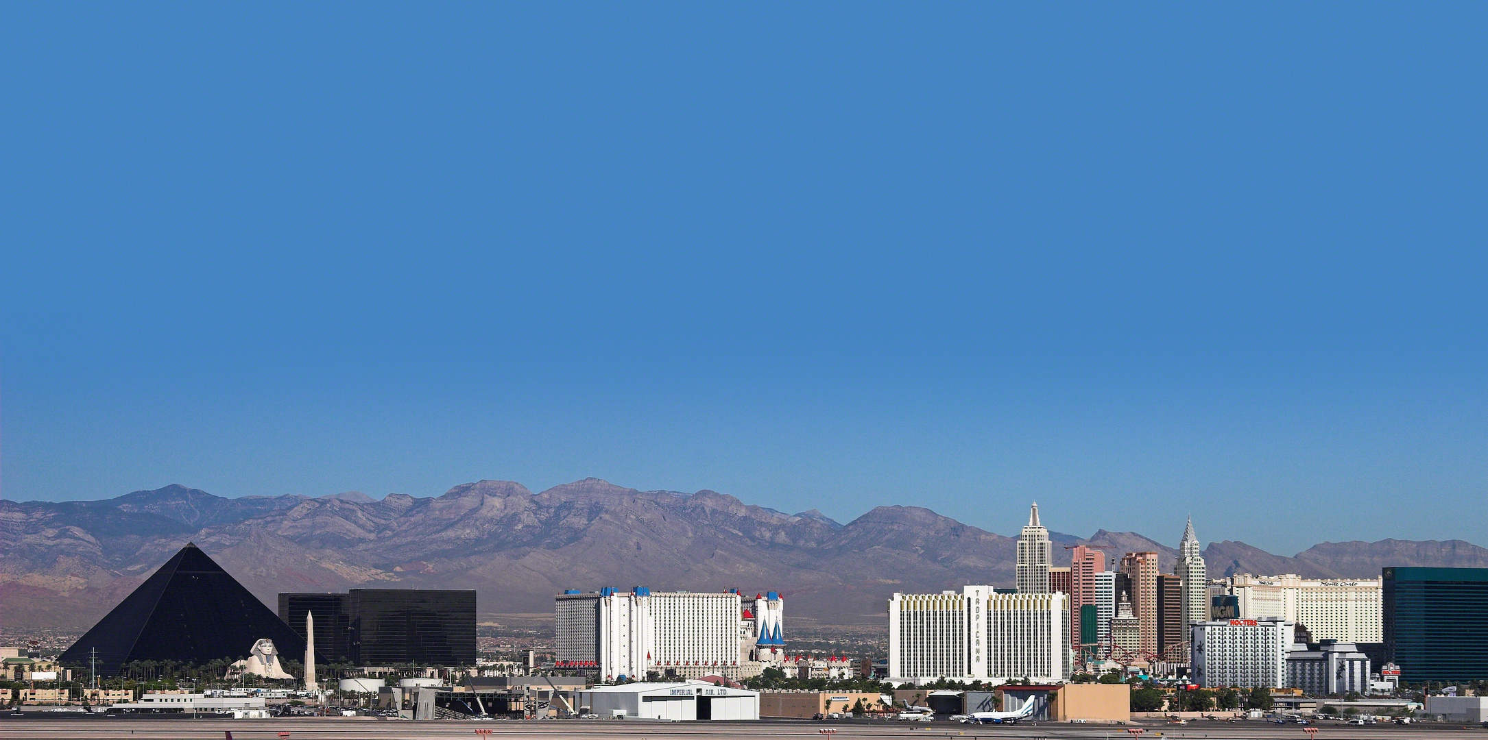 LV - View from McCarran Int. Airport