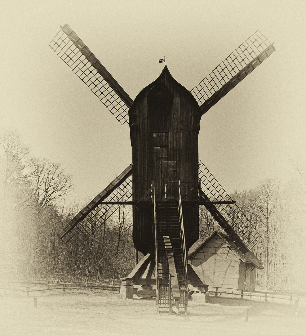 LVR Kommern (74) historische Bockwindmühle 