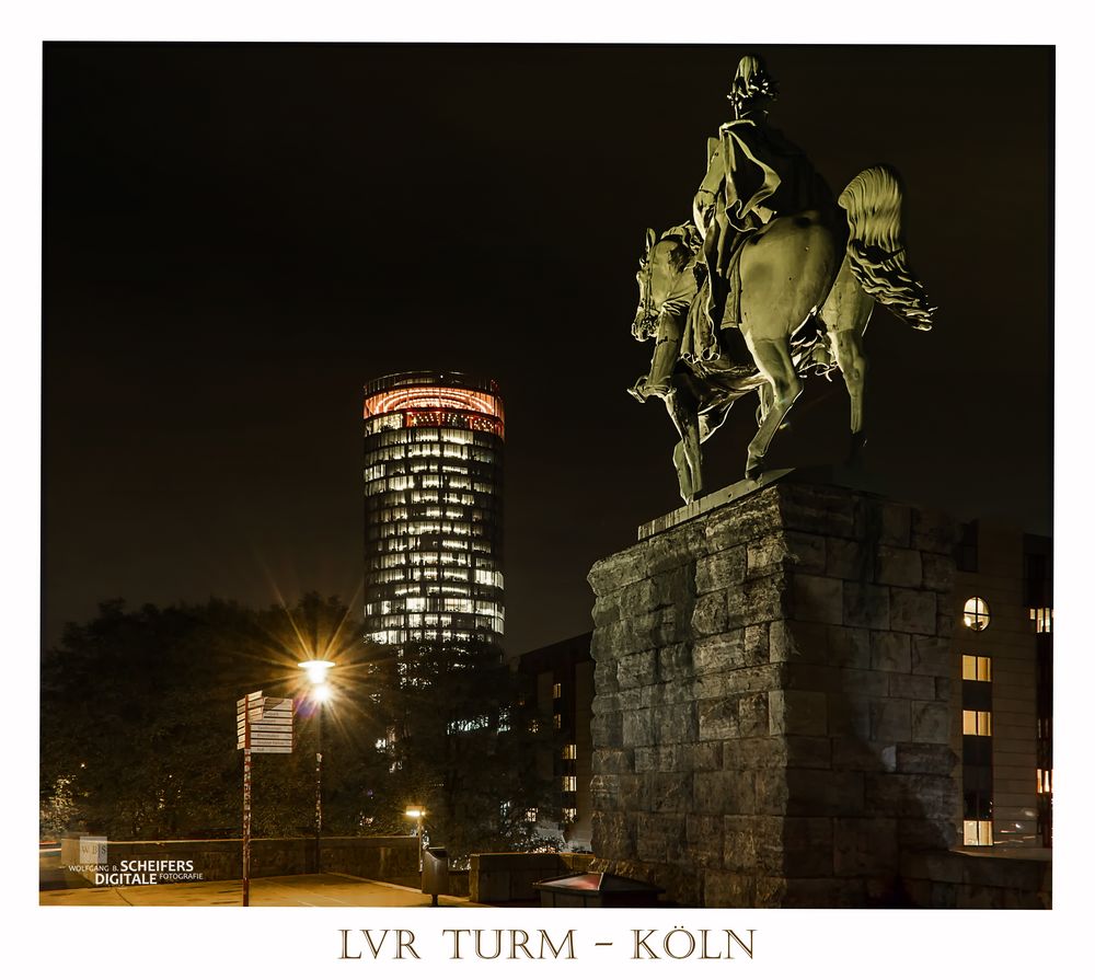 LVR Turm bei Nacht