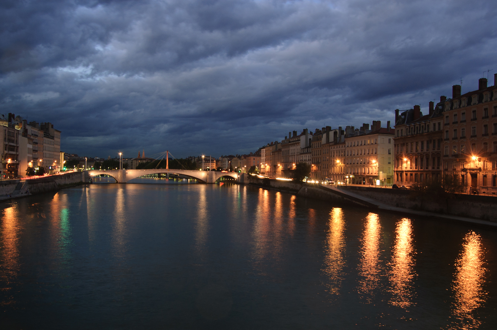 Lyon bei Nacht