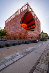 Lyon - Confluence - Quai Ramboud - Cube Orange - 02