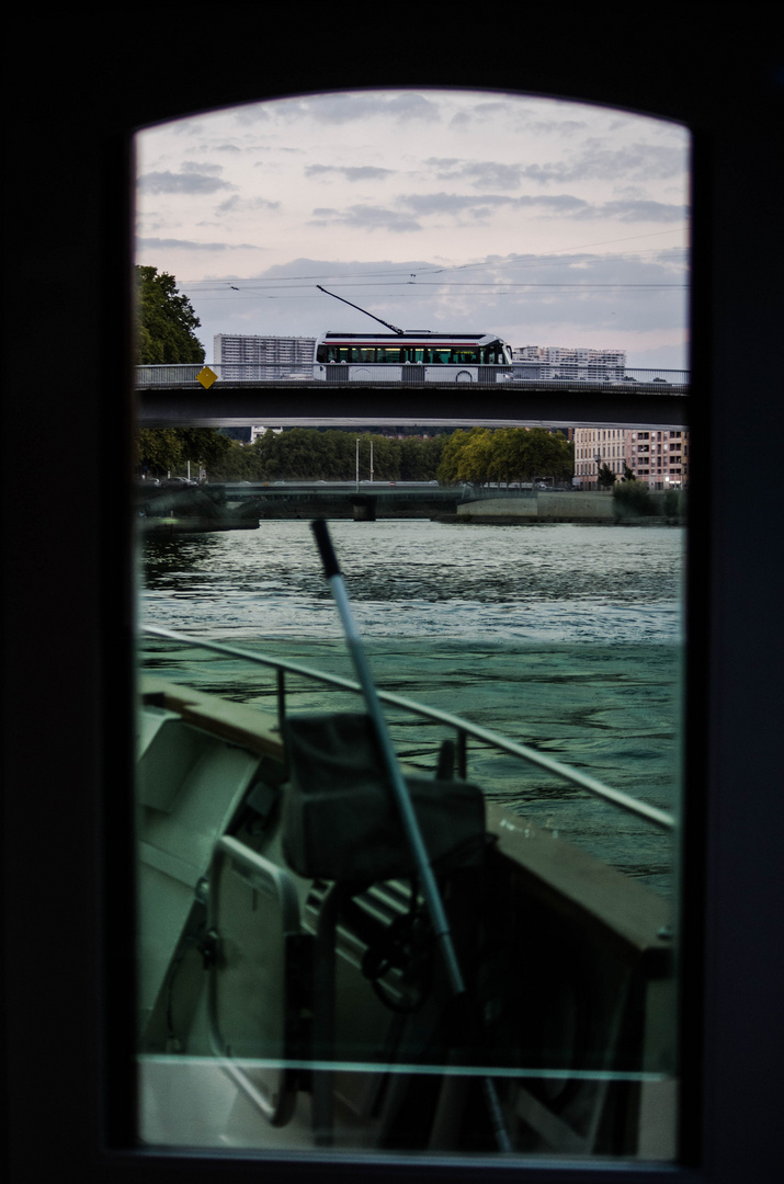 Lyon (côté Vaise) - depuis le vaporetto sur la Saône