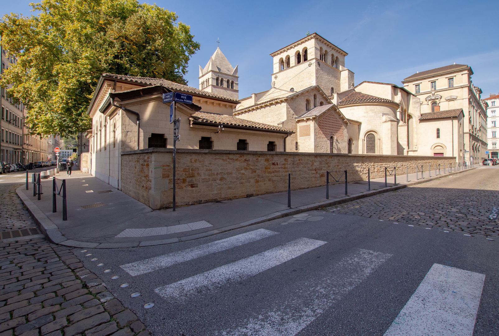 Lyon - Presquile - Rue Bourgelat - Basilique Saint Martin d"Ainay